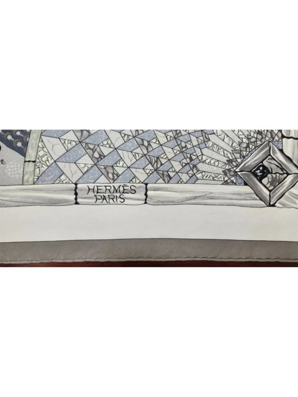 Hermès Trophées de Venise Julia Abadie 100% Silk 90 Scarf Gray Made France